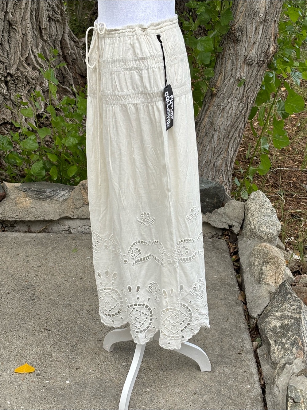 Beautiful Light cream Eyelet Maxi Skirt with Smocked Waist with short slip - Picture 6 of 9
